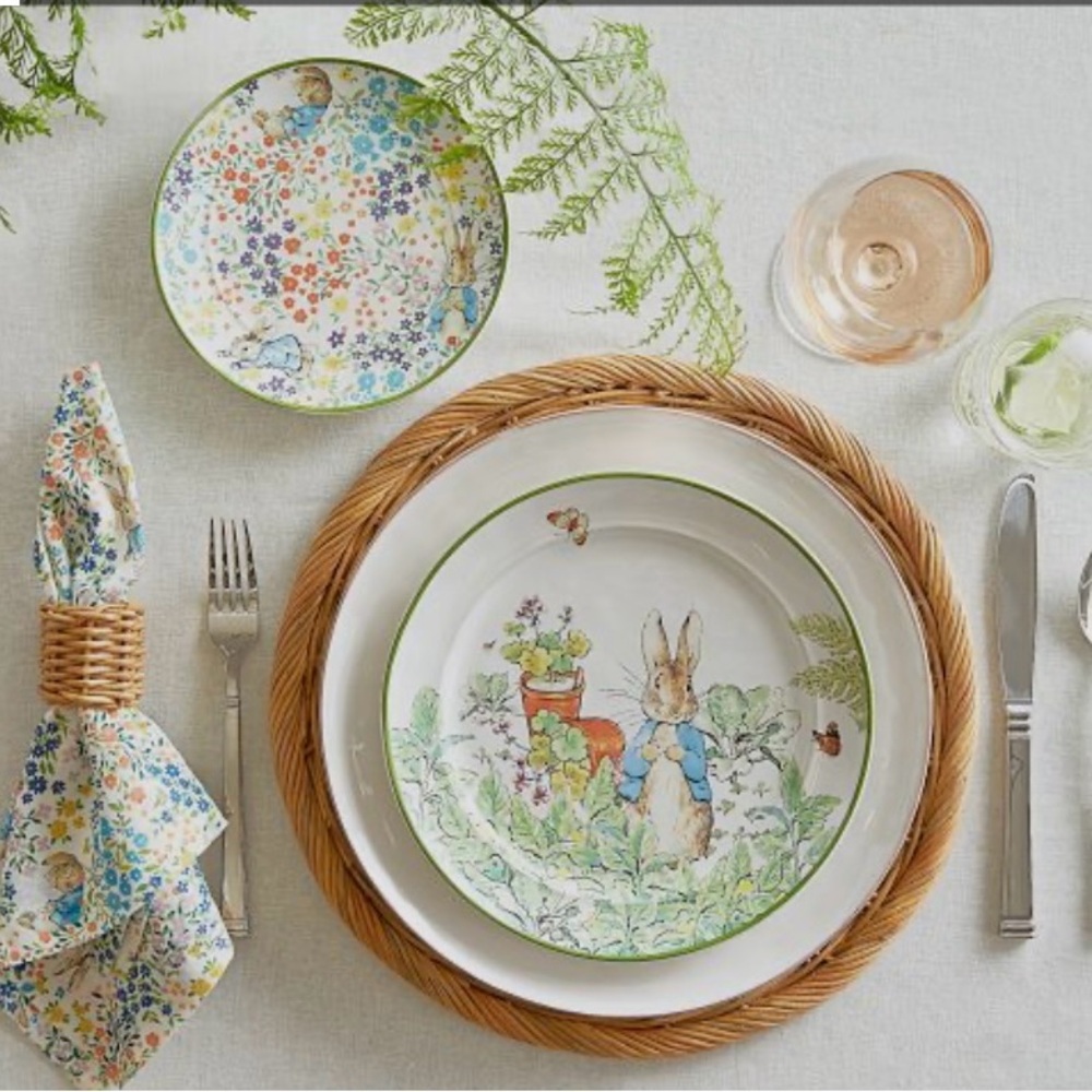 ❤️SOLD❤️NWOT Pottery Barn Set Of 4 Floral Peter Rabbit Napkins